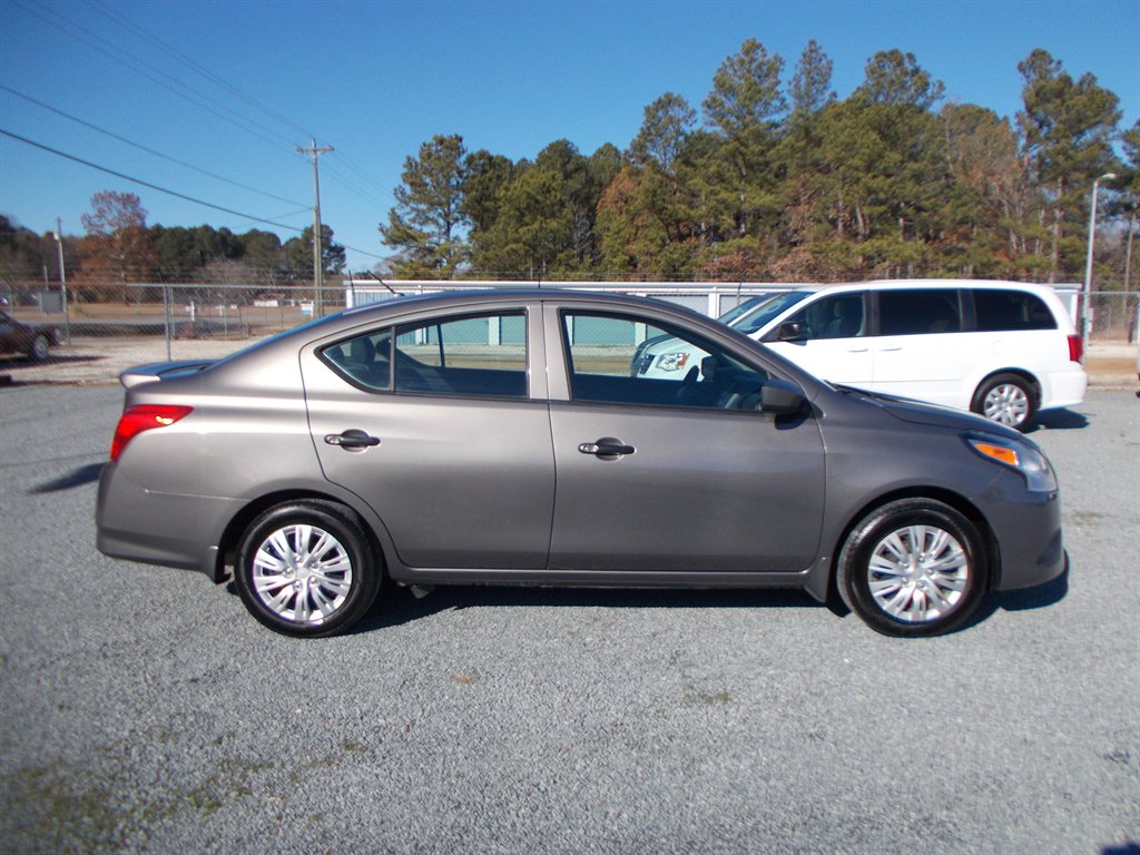 2017 Nissan Versa - $10,000