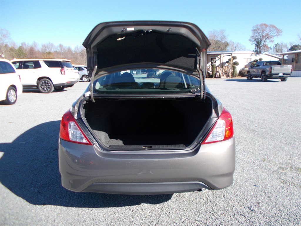 2017 Nissan Versa - $10,000