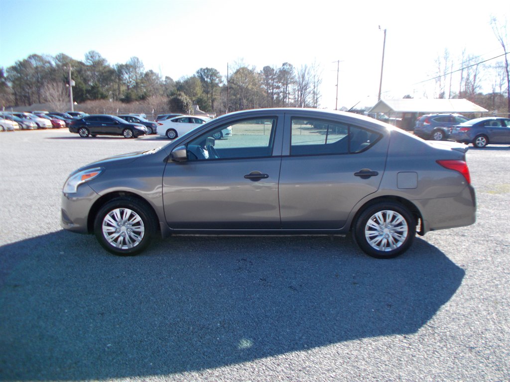2017 Nissan Versa - $10,000