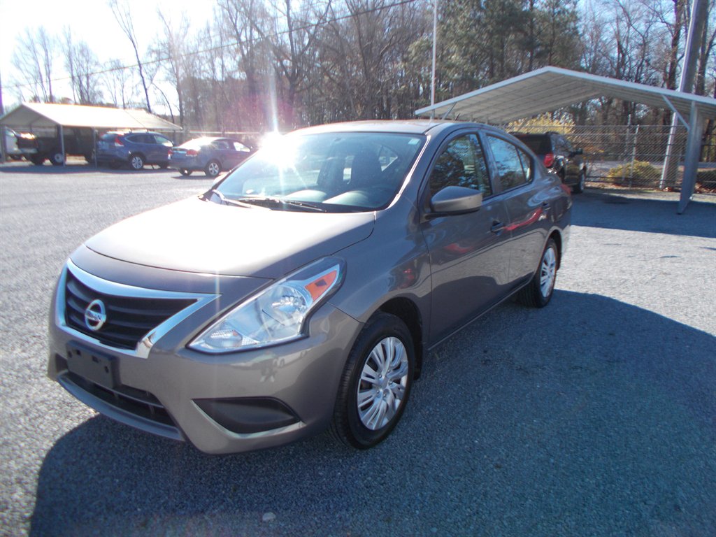 2017 Nissan Versa - $10,000