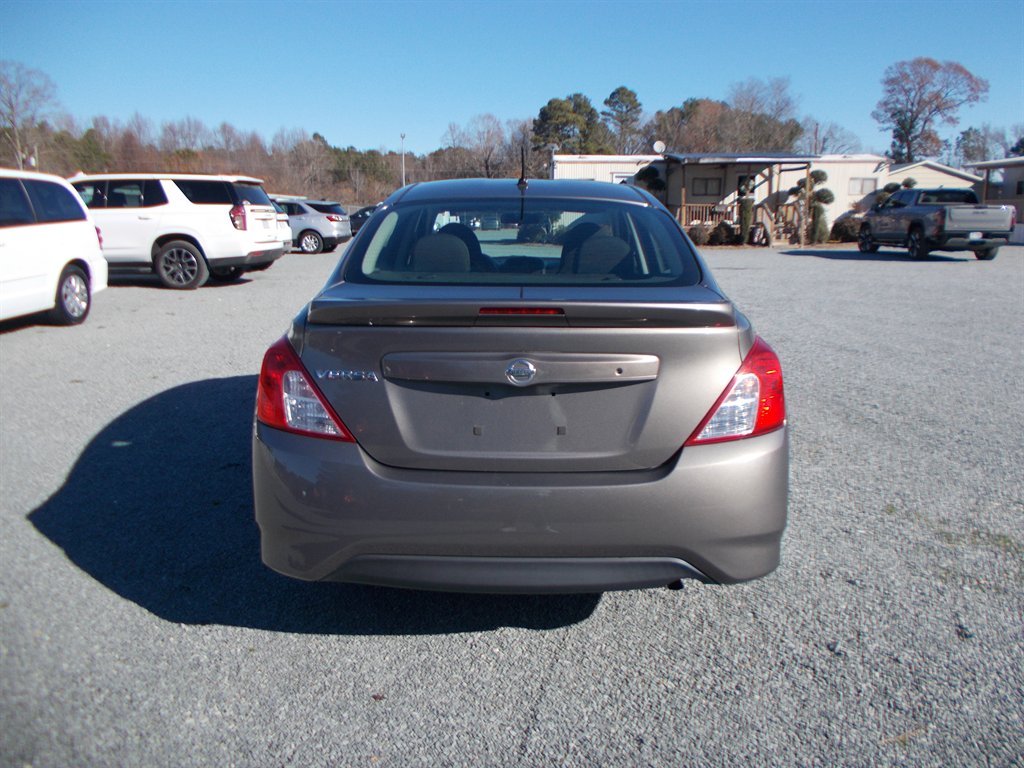 2017 Nissan Versa - $10,000