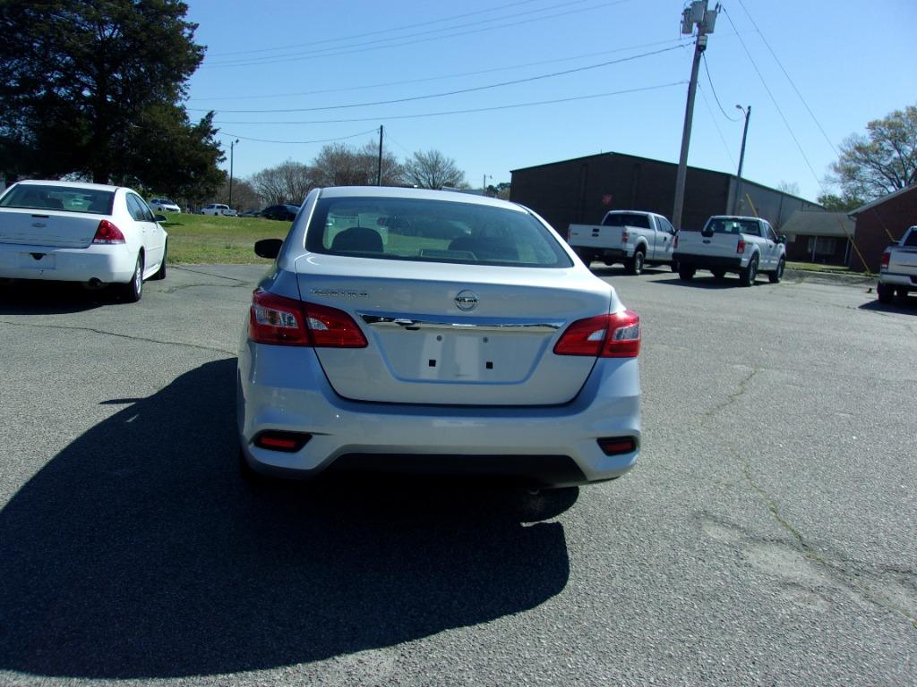 2019 Nissan Sentra S photo