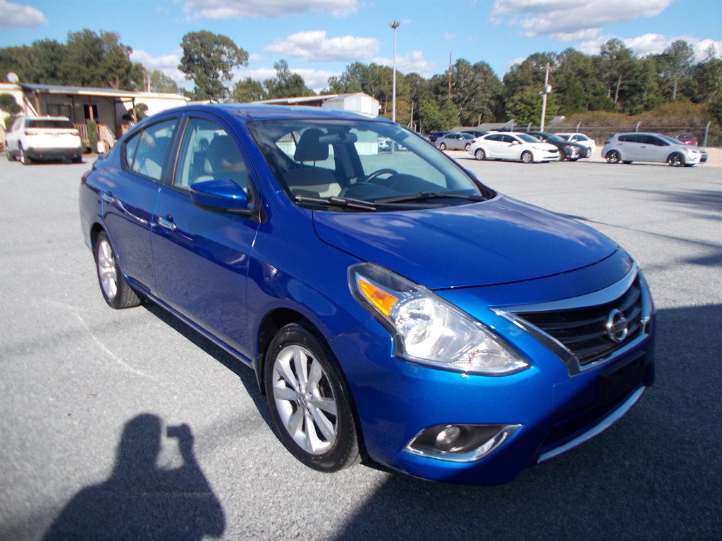 2017 Nissan Versa - $11,000