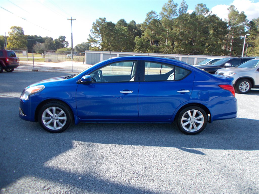 2017 Nissan Versa - $11,000