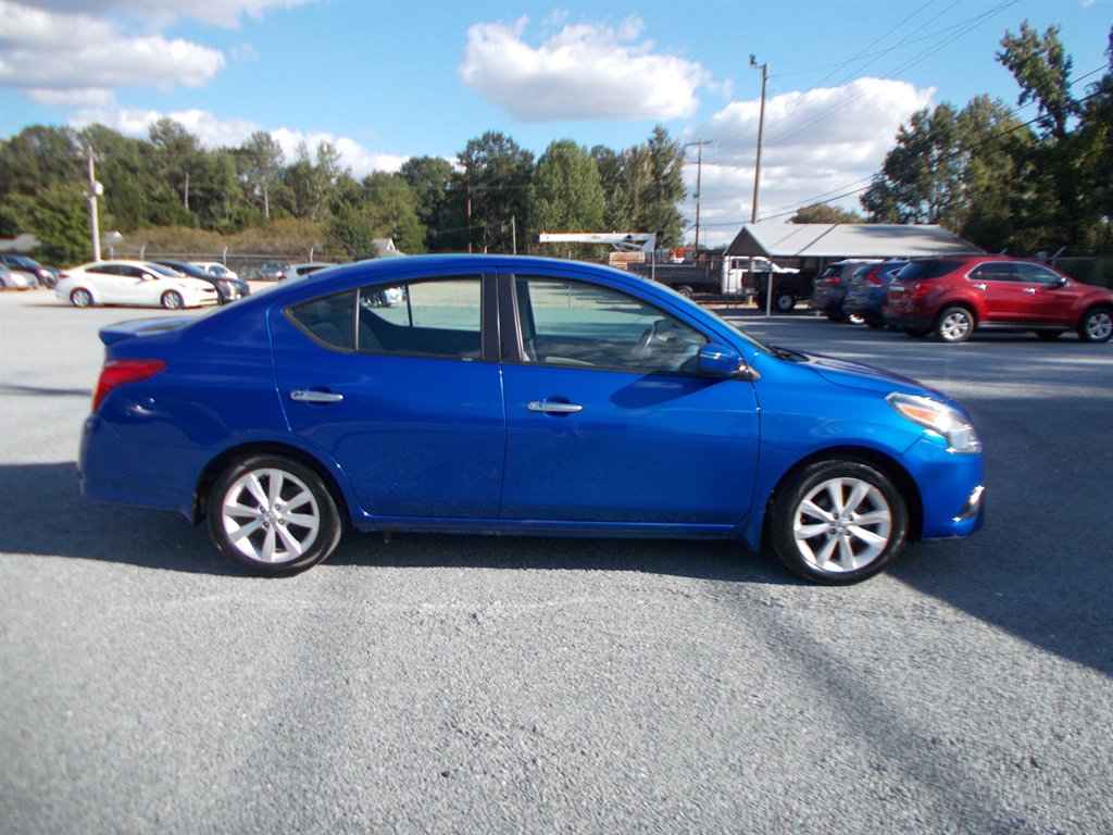 2017 Nissan Versa - $11,000