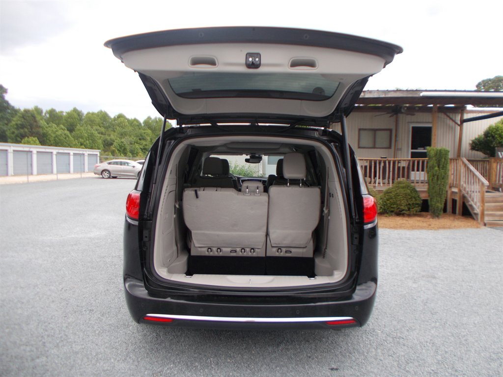 2018 Chrysler Pacifica - $15,000