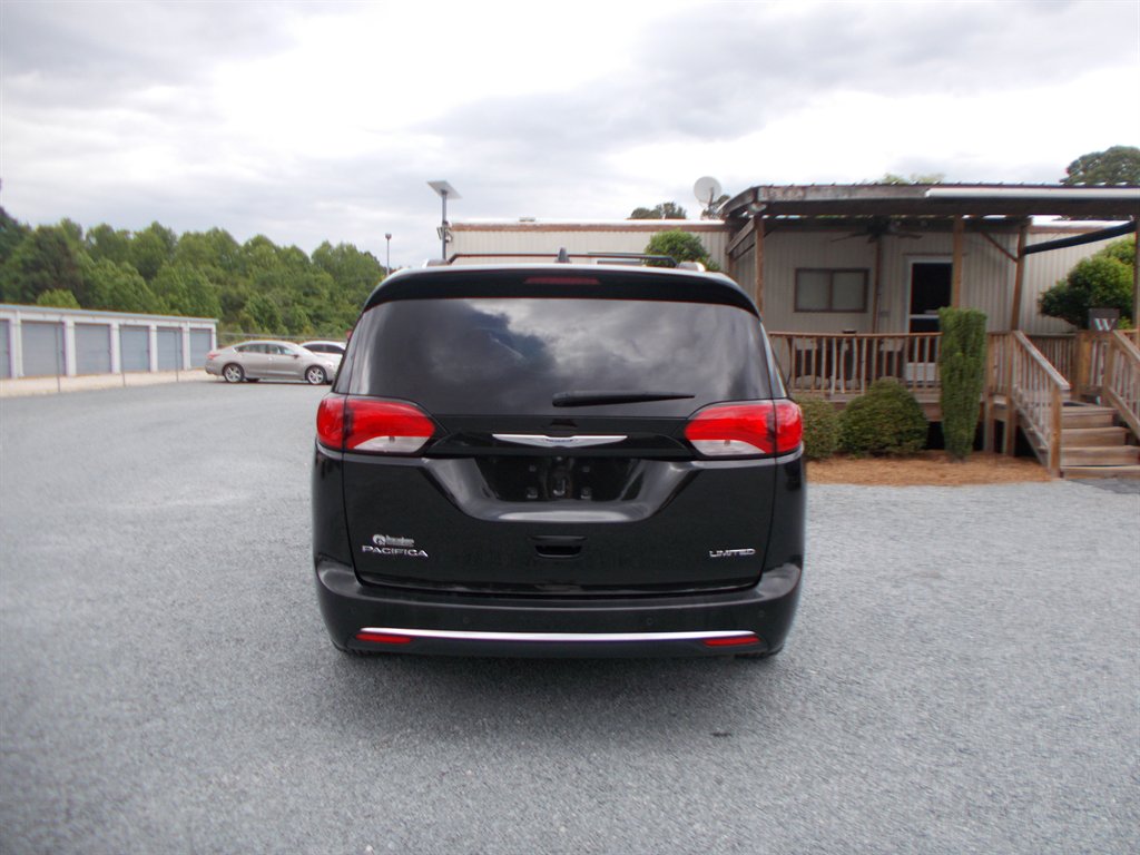 2018 Chrysler Pacifica - $15,000