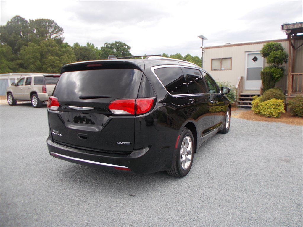 2018 Chrysler Pacifica - $15,000