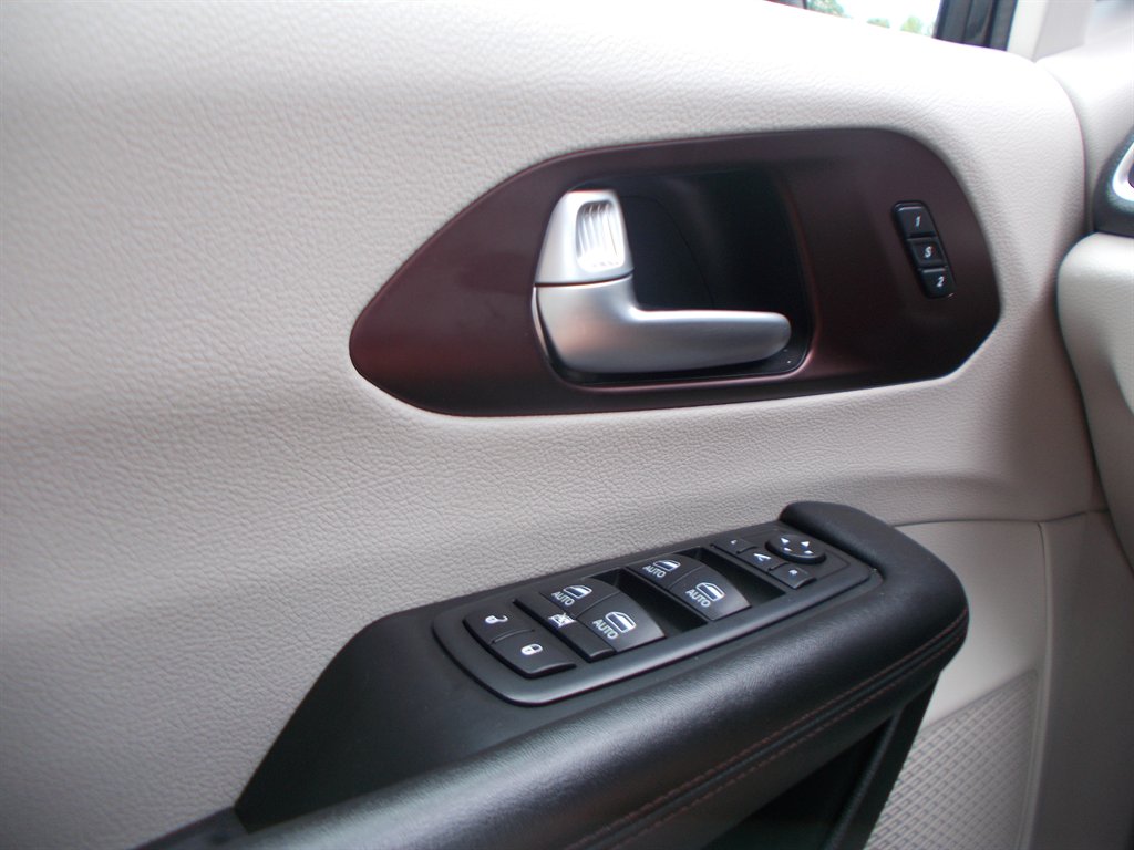2018 Chrysler Pacifica - $15,000