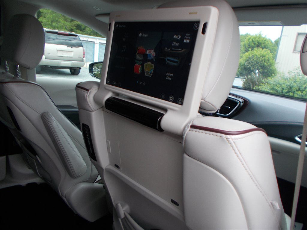 2018 Chrysler Pacifica - $15,000