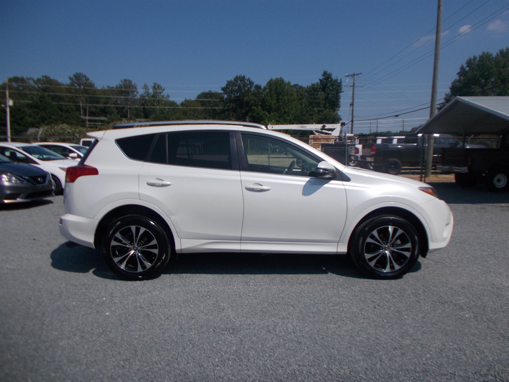 2015 Toyota RAV4 - $11,000