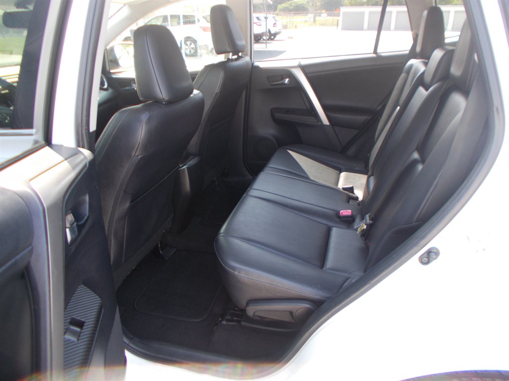 2015 Toyota RAV4 - $11,000