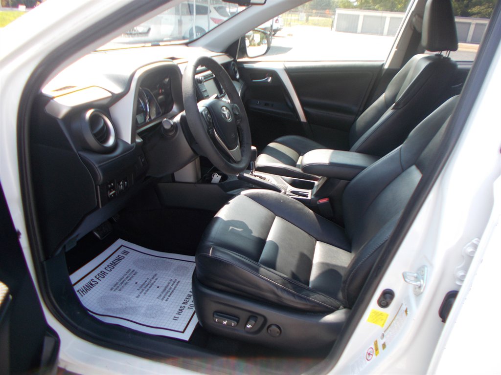 2015 Toyota RAV4 - $11,000