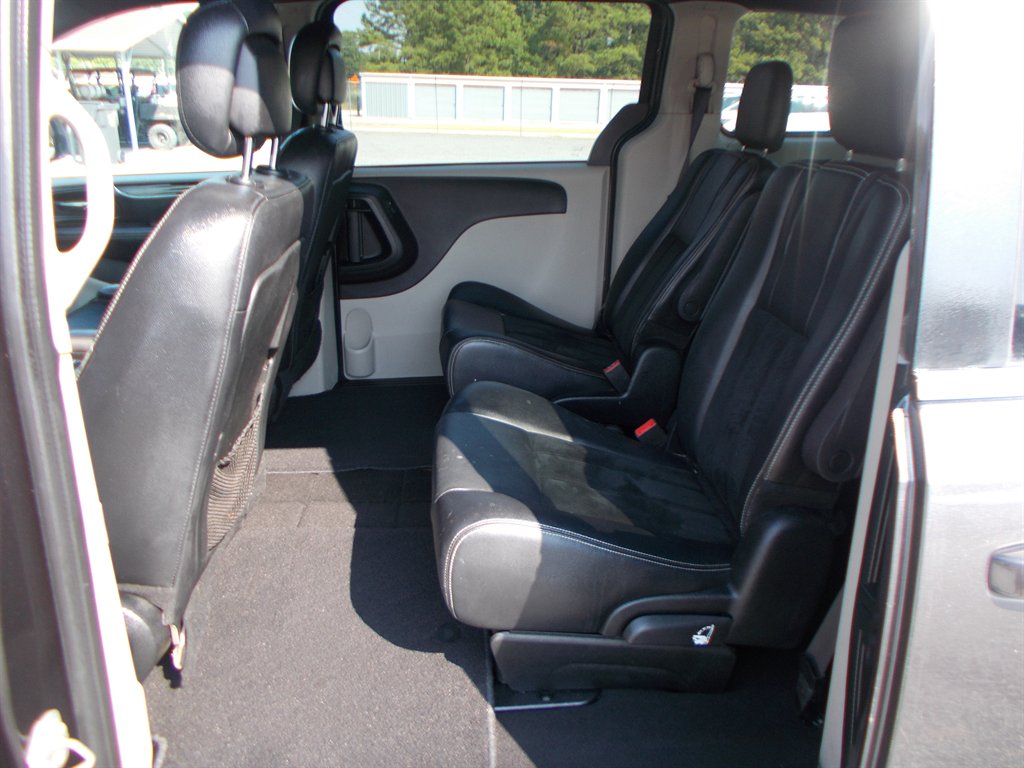 2017 Dodge Grand Caravan - $11,500