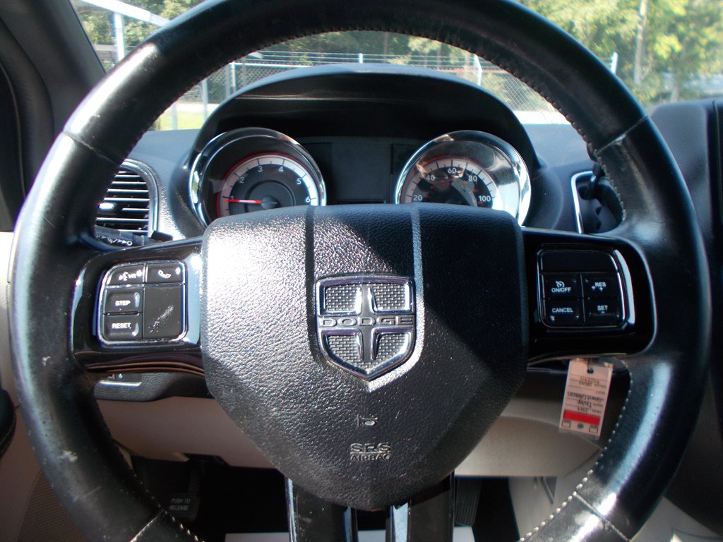 2017 Dodge Grand Caravan - $11,500