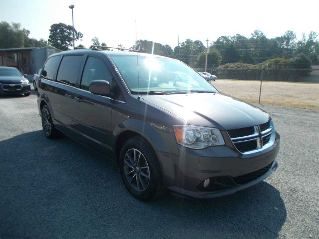2017 Dodge Grand Caravan - $11,500