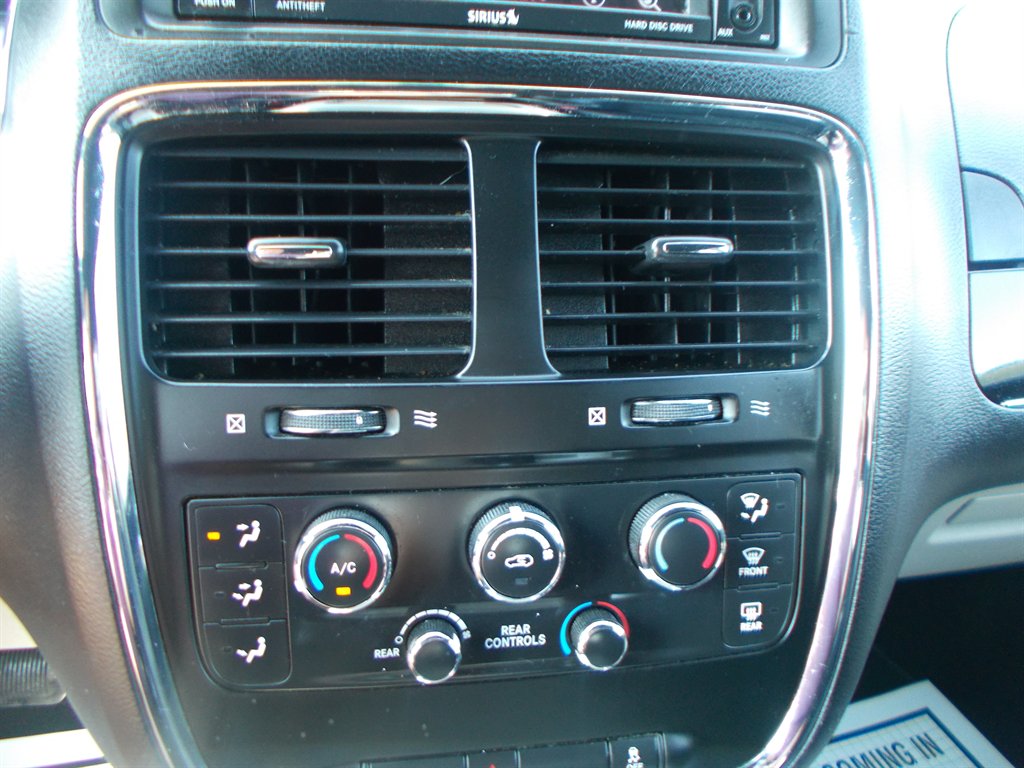 2017 Dodge Grand Caravan - $11,500