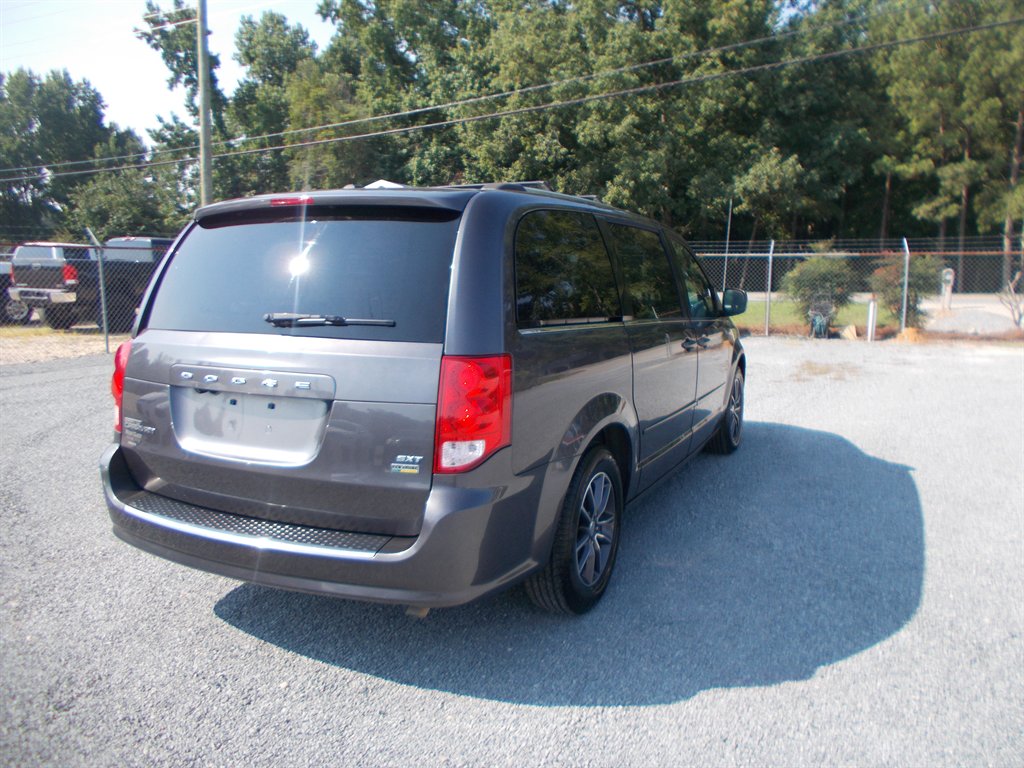 2017 Dodge Grand Caravan - $11,500