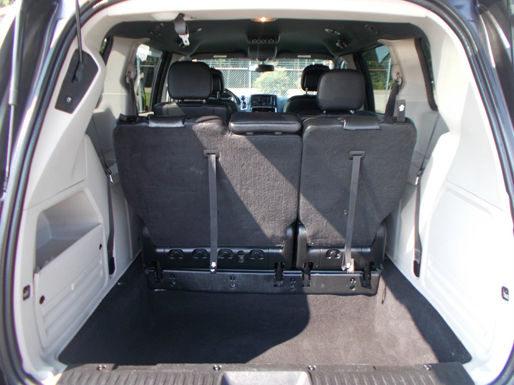 2017 Dodge Grand Caravan - $11,500