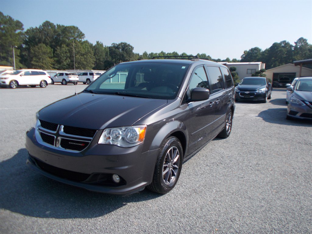 2017 Dodge Grand Caravan - $11,500