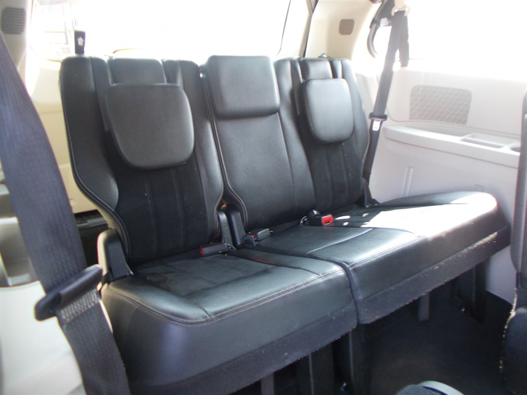 2017 Dodge Grand Caravan - $11,500
