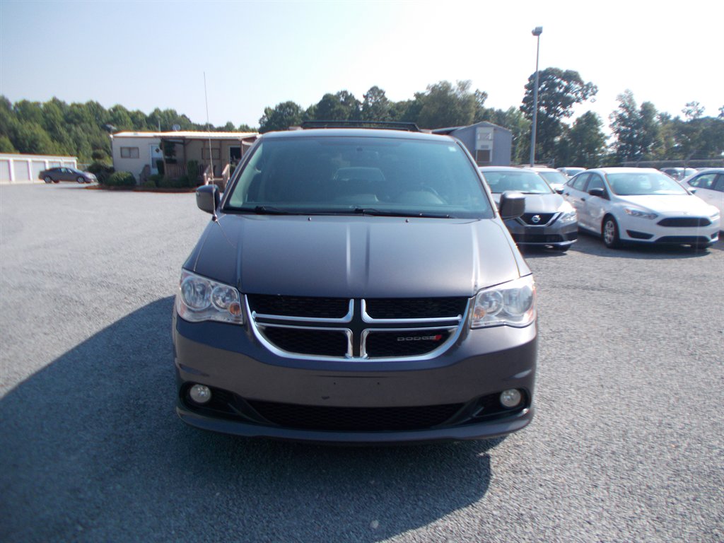 2017 Dodge Grand Caravan - $11,500