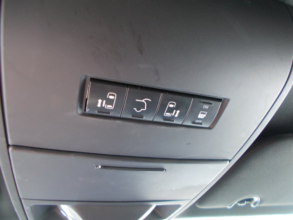 2017 Dodge Grand Caravan - $11,500