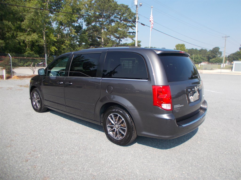 2017 Dodge Grand Caravan - $11,500