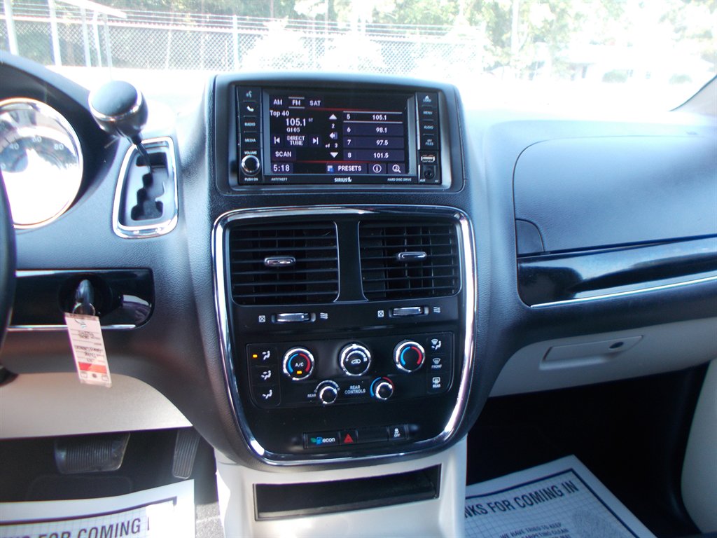 2017 Dodge Grand Caravan - $11,500