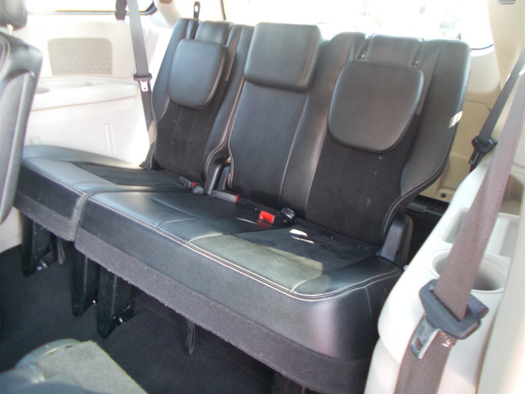 2017 Dodge Grand Caravan - $11,500