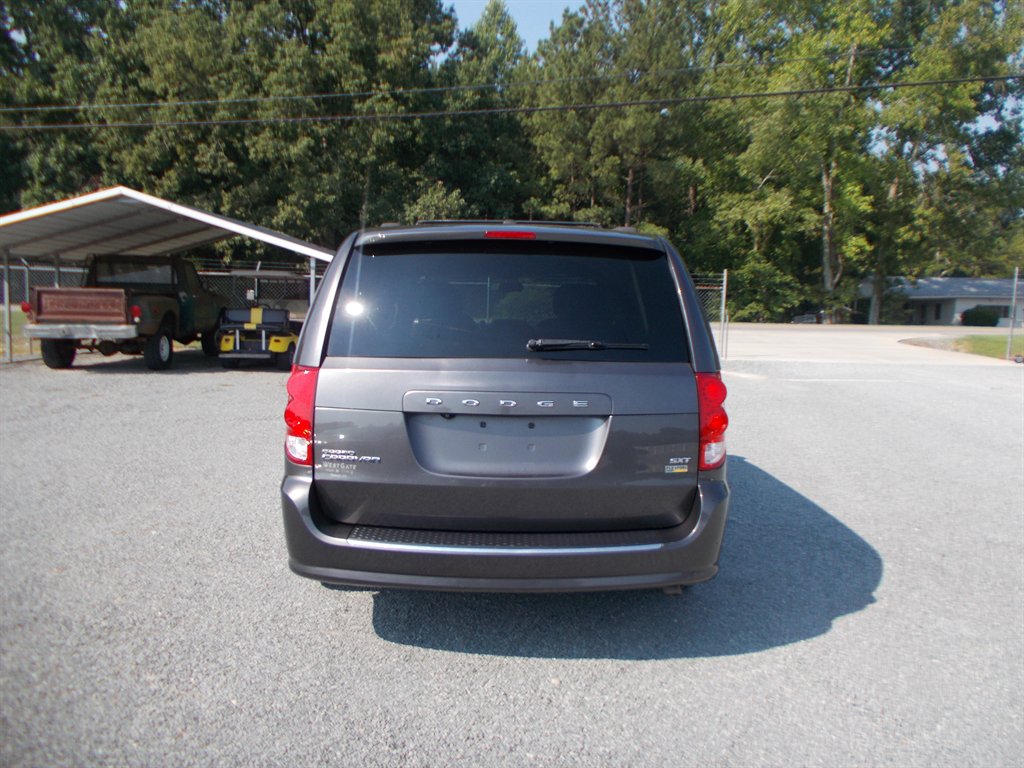 2017 Dodge Grand Caravan - $11,500