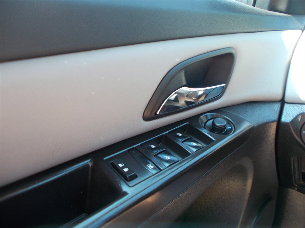 2016 Chevrolet Cruze - $12,000