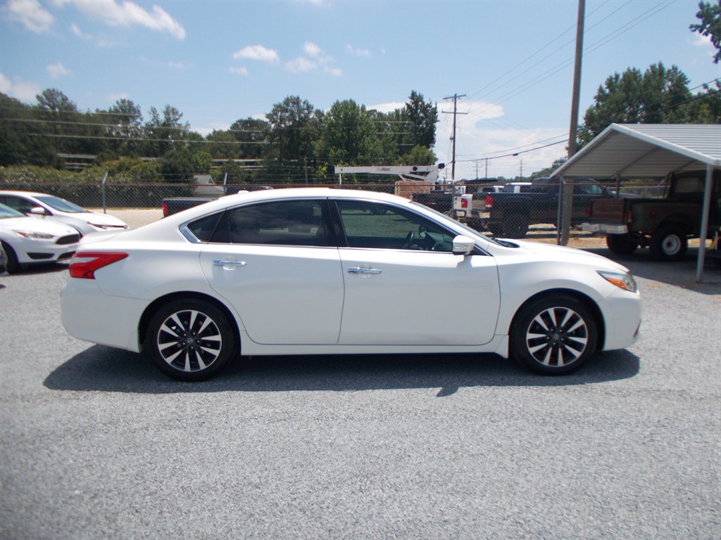 2016 Nissan Altima - $12,500