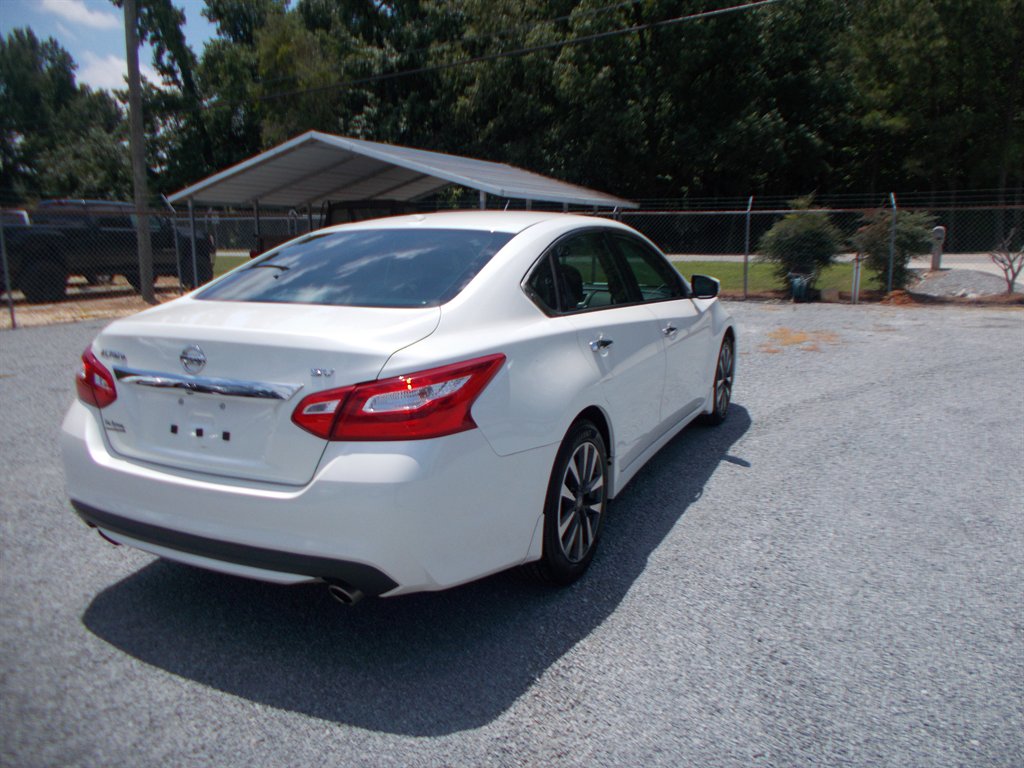 2016 Nissan Altima - $12,500