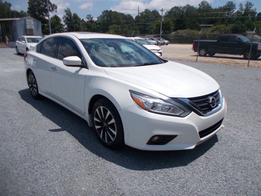 2016 Nissan Altima - $12,500