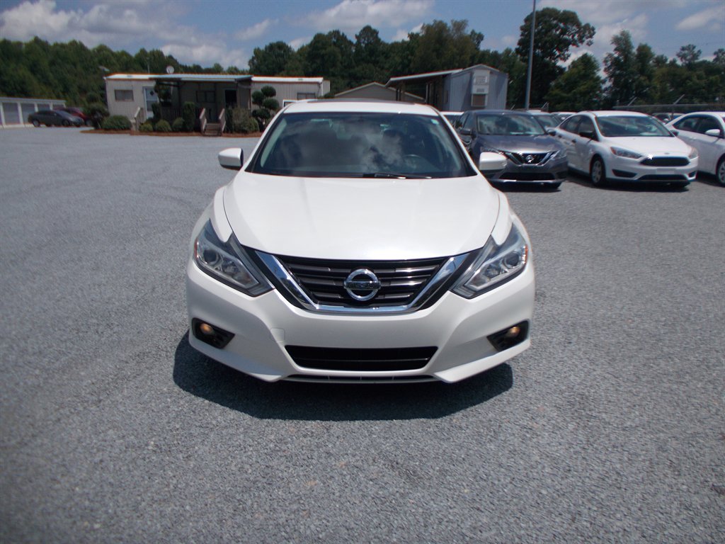 2016 Nissan Altima - $12,500
