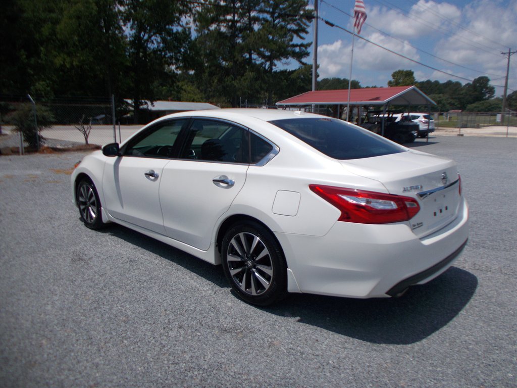 2016 Nissan Altima - $12,500