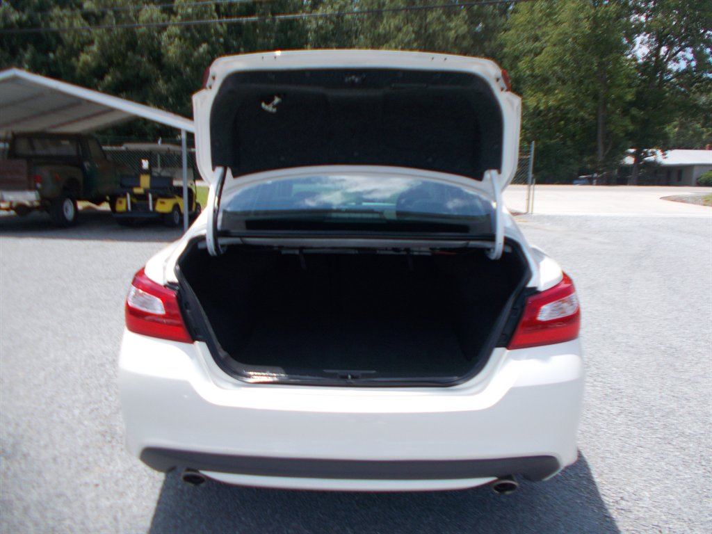 2016 Nissan Altima - $12,500