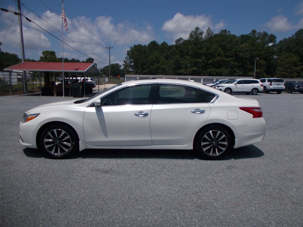 2016 Nissan Altima - $12,500