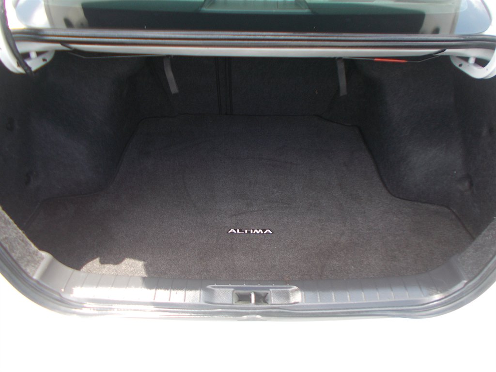 2016 Nissan Altima - $12,500