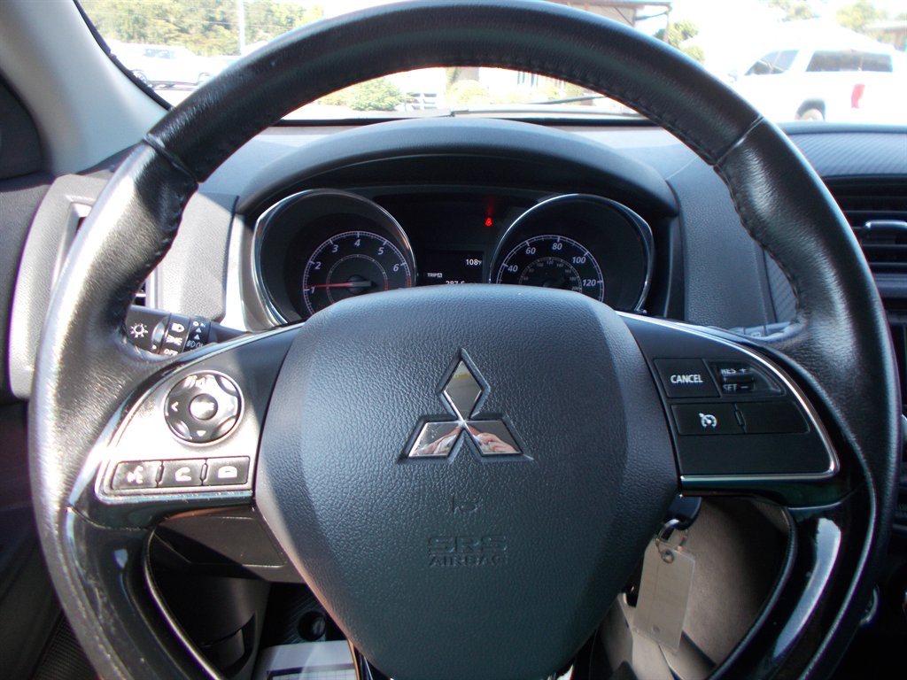 2017 Mitsubishi Outlander - $12,000