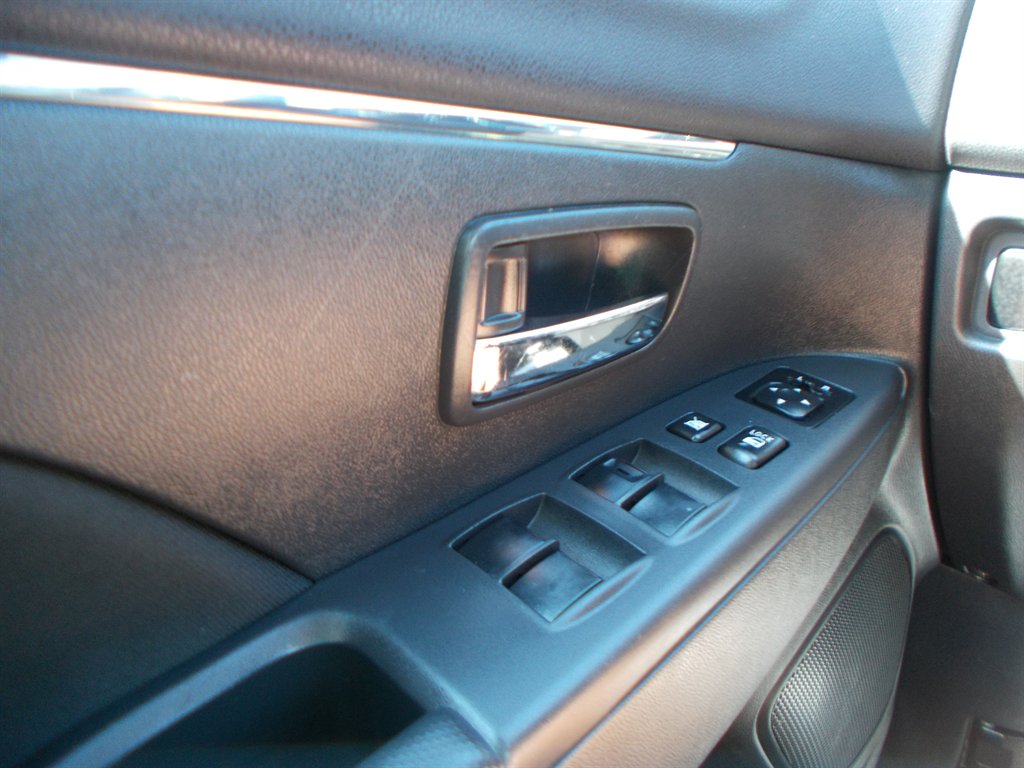 2017 Mitsubishi Outlander - $12,000