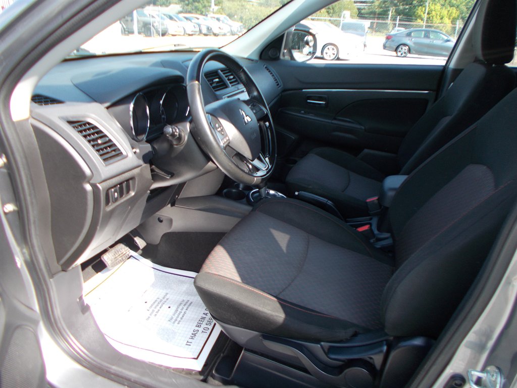 2017 Mitsubishi Outlander - $12,000