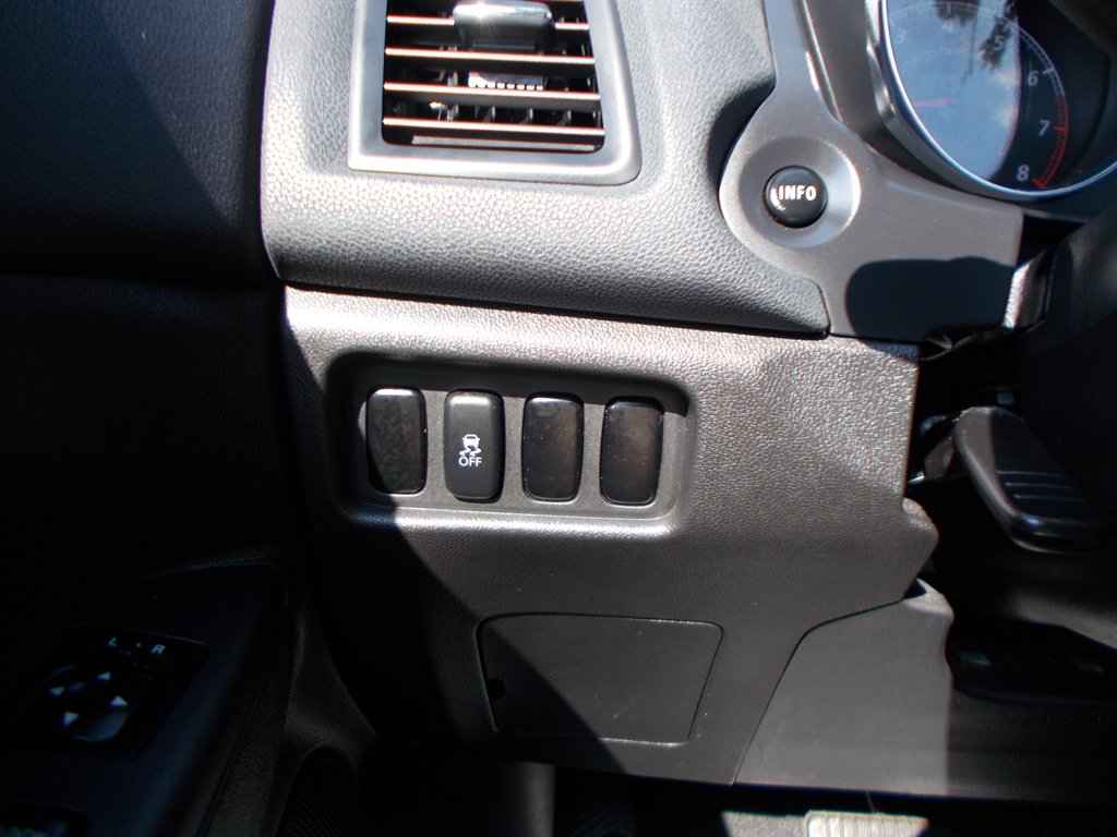 2017 Mitsubishi Outlander - $12,000
