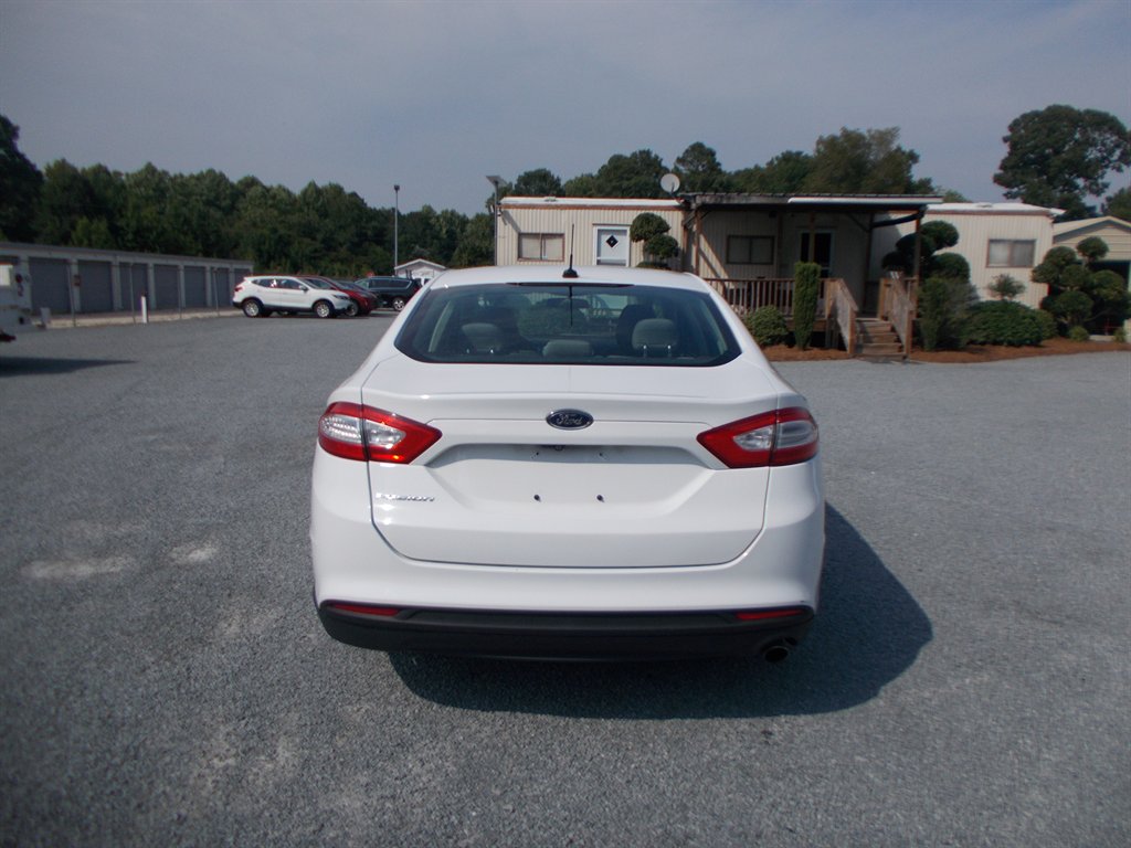 2016 Ford Fusion - $10,500