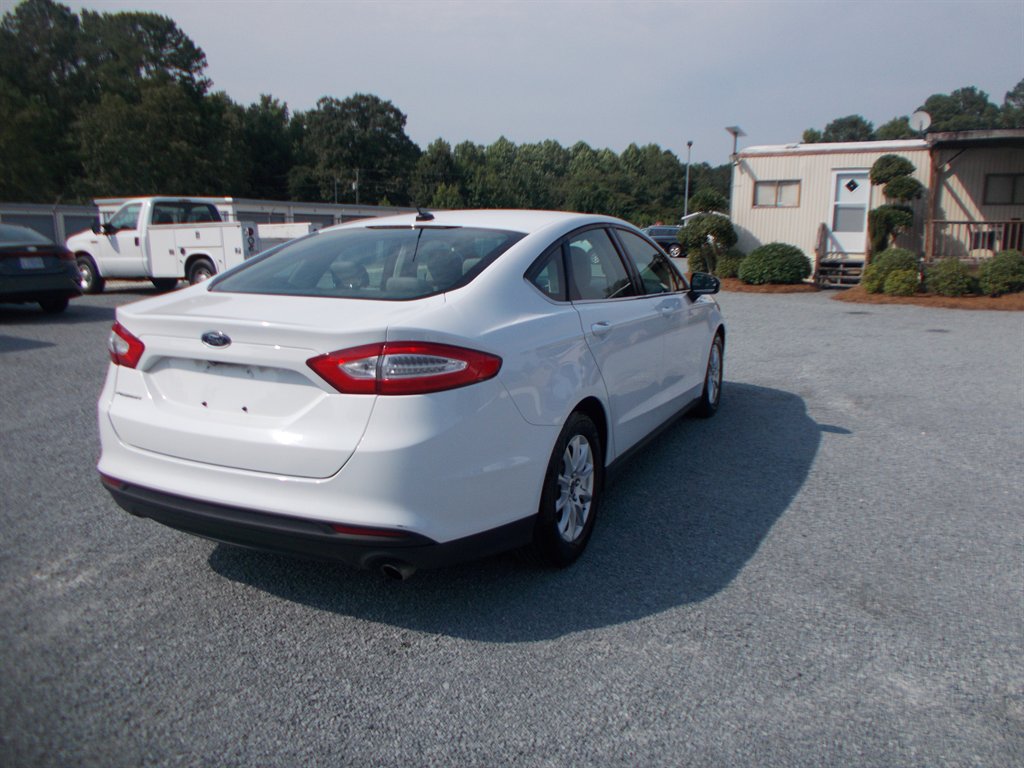 2016 Ford Fusion - $10,500