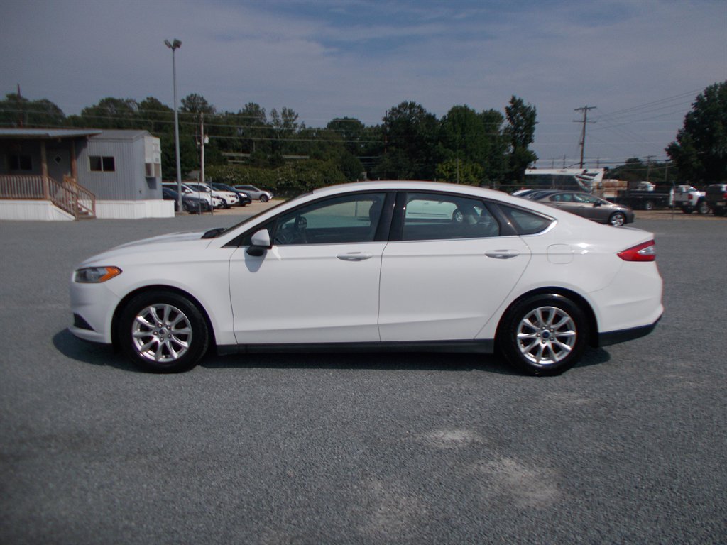 2016 Ford Fusion - $10,500