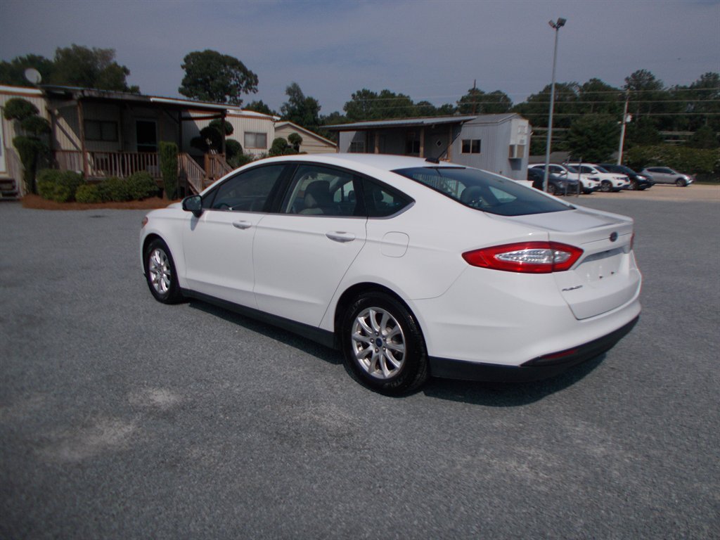 2016 Ford Fusion - $10,500