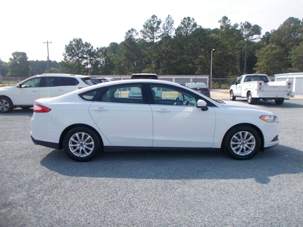 2016 Ford Fusion - $10,500