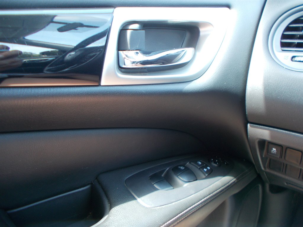2019 Nissan Pathfinder - $12,000